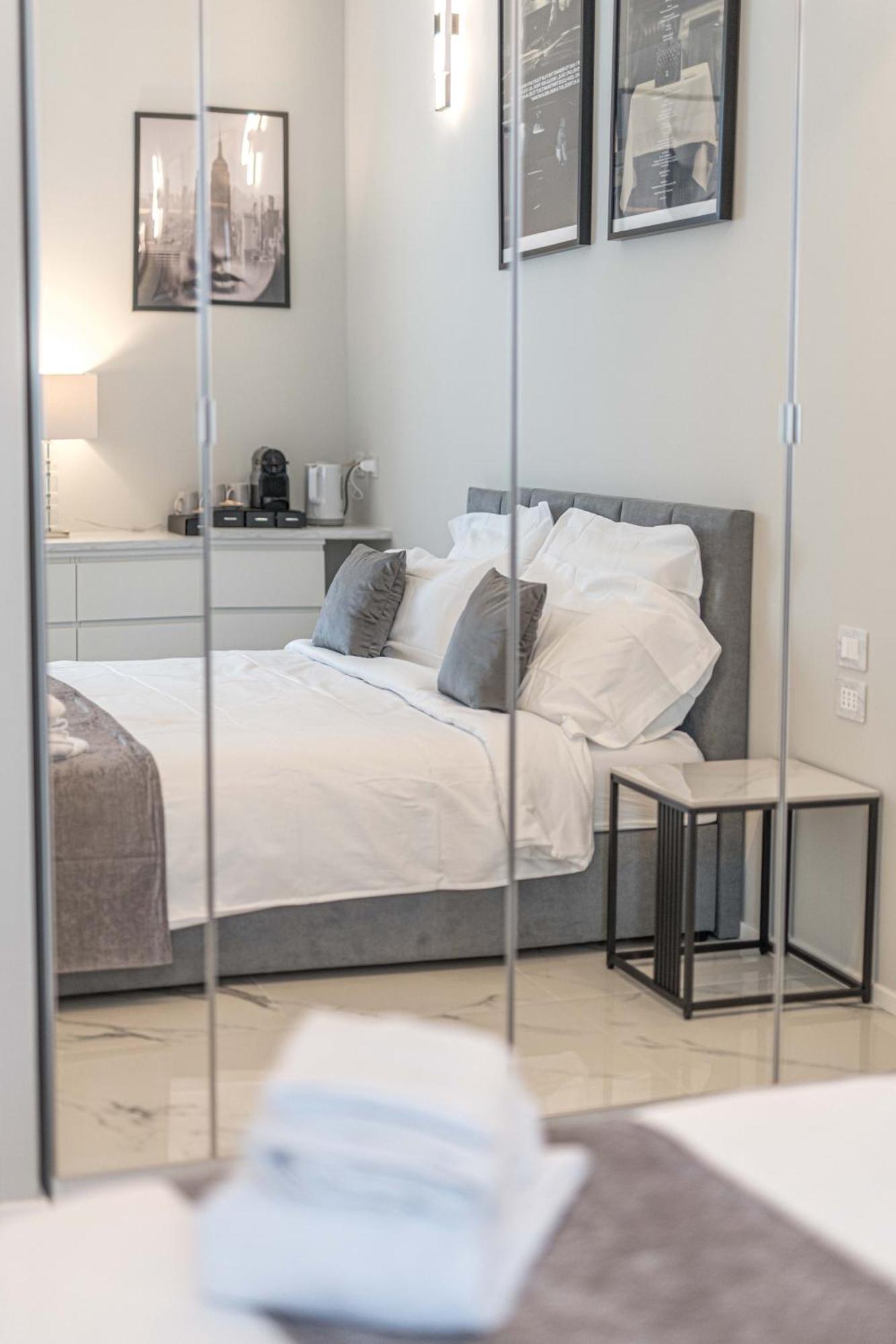Moscova Luxury New Suite Мілан Екстер'єр фото